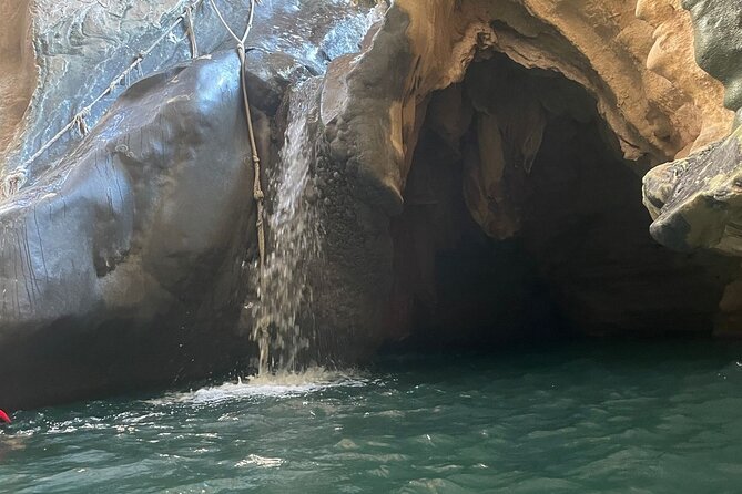2 Days Private Wadi Shab Tour in Desert Safari - Wadi Tiwi adds a greener view