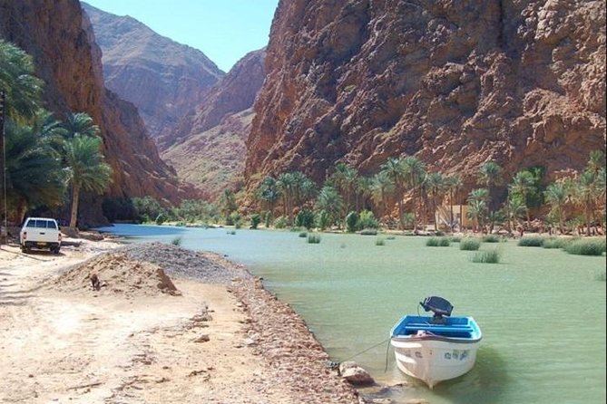 2 Days Tour TOUR FATIMA - Day 2: Qalhat, Wadi Tiwi, and Sur’s wooden boats