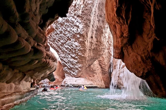 5 Days 4 Nights Oman Package Tour Mohammed - Nizwa Fort, old villages, and Jebel Shams