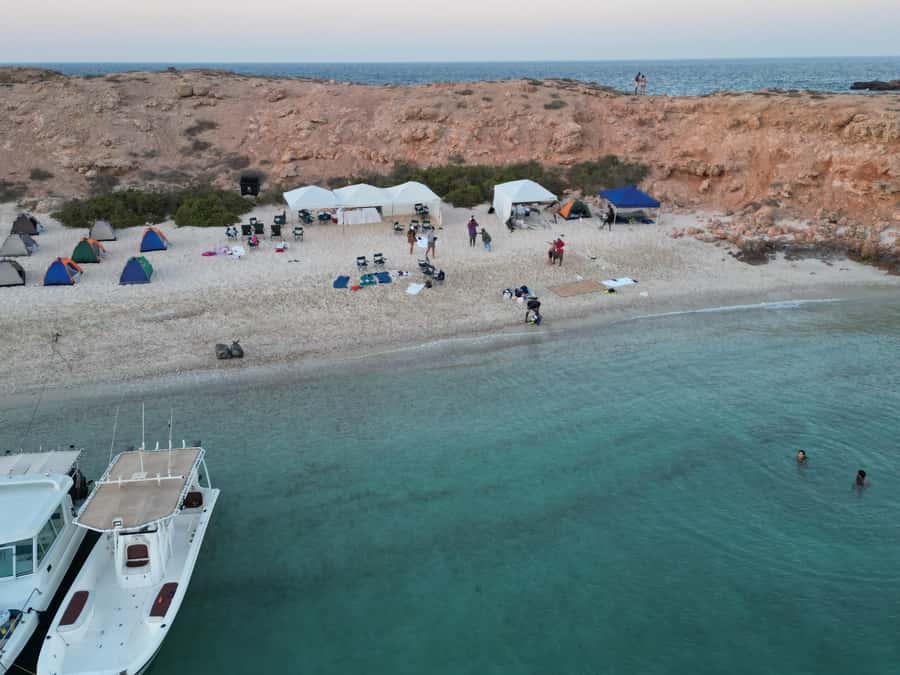 Camping to the Daymaniyat Islands with an overnight stay - A morning with the island before the boats return