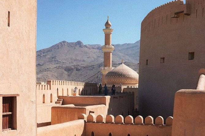 Day Tour to the Enchanting Forts of Nizwa - Nizwa Souq: shopping with a local edge