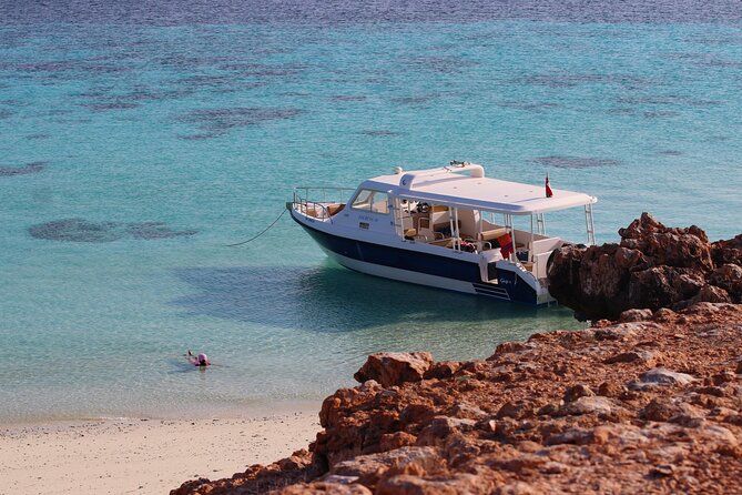 Daymaniyat island Natural Reserve and Dolphin Watching - Reaching the protected Daymaniyat Islands
