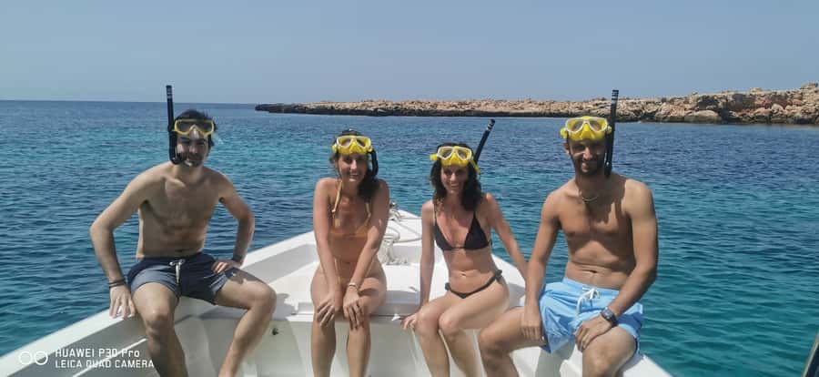 Daymaniyat Island: Snorkelling Tour with Tasty Lunch - The break between swims
