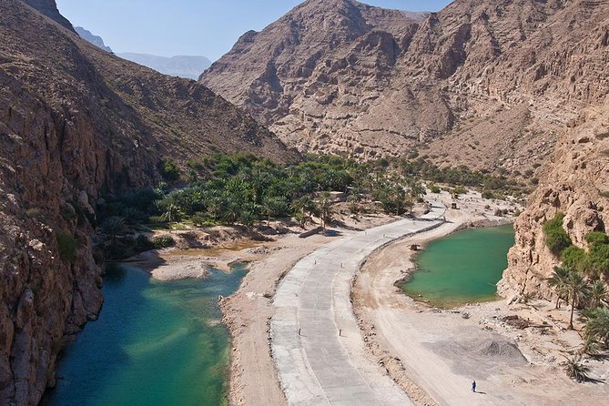 Discover the South and Wadi Shab from Muscat - The road from Muscat to Oman’s coast