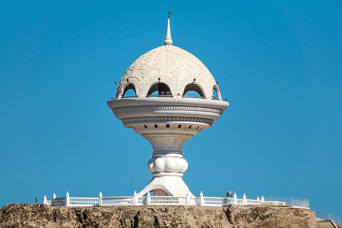 Enjoy a traditional Omani local style tour around Muscat - Old Muscat and Al Alam Palace