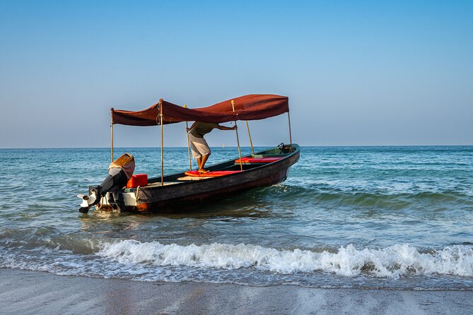 Enjoy a traditional Omani local style tour around Muscat - Why the private format matters in Muscat
