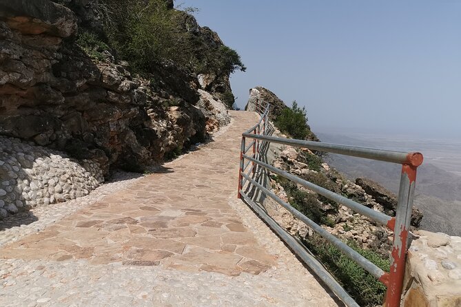 Explore Samhan Mountain – Half-Day Getaway with Lunch Included. - Hasheer Valley’s uphill car illusion