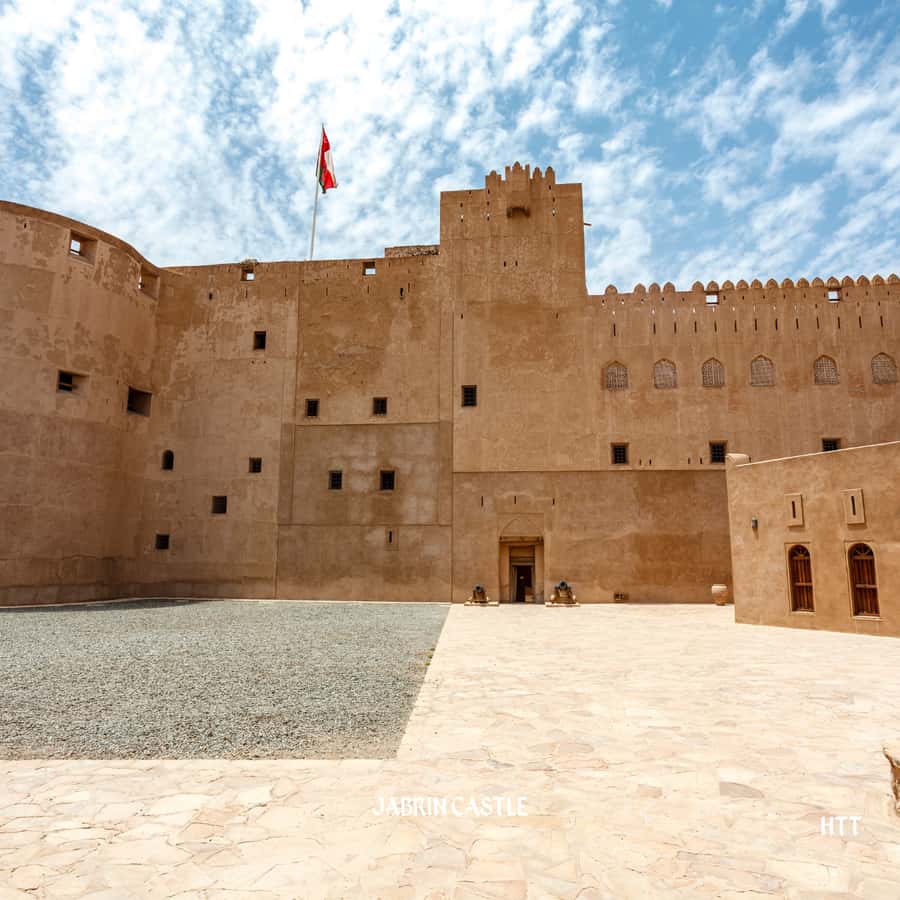 From Muscat: Nizwa, Bahla, and Jabrin Tour with Forts - Guides, languages, and the private format