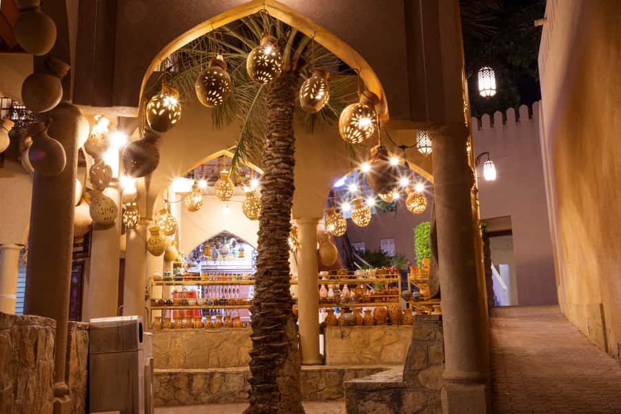 From Muscat: Nizwa Guided Tour with Optional Overnight Stay - Staying overnight for Nizwa at dawn