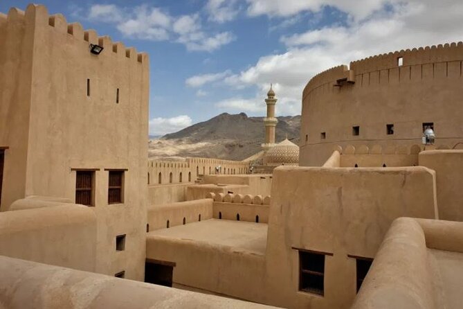 Full-Day Nizwa Fort, Bahla Fort and Jabreen Castle Private Tour - Jabreen Castle and the courtly side of Oman
