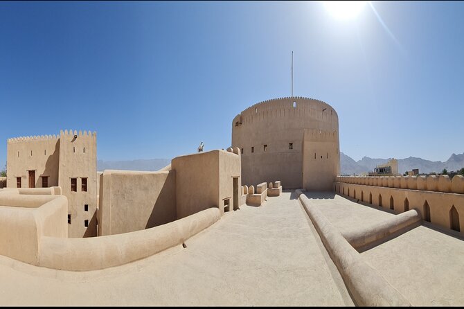 Full-Day Nizwa Fort, Bahla Fort and Jabreen Castle Private Tour - How the private guide changes the experience