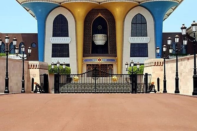 Full Day Private Muscat City Tour - A quick pause at Qurum Beach
