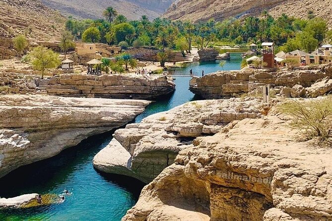 Full-Day Private Tour of Wahiba Sands Desert and Wadi Bani Khalid - Entering the golden sands of Wahiba