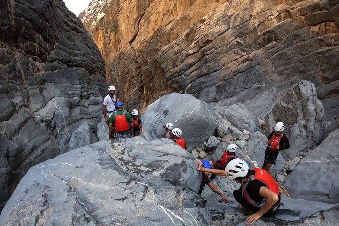 Full Day - Snake Canyon Adventure Tour in Jebel Shams region - Clear Pools and Water Jumps