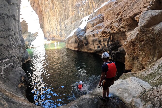 Full Day - Snake Canyon Adventure Tour in Jebel Shams region - What to Wear and Carry for Five to Six Hours