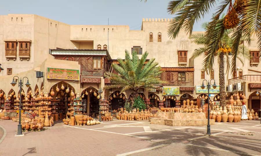 Full-Day Tour in Oman: Enchanting Forts of Nizwa and Jabreen - Nizwa Fort and its massive tower