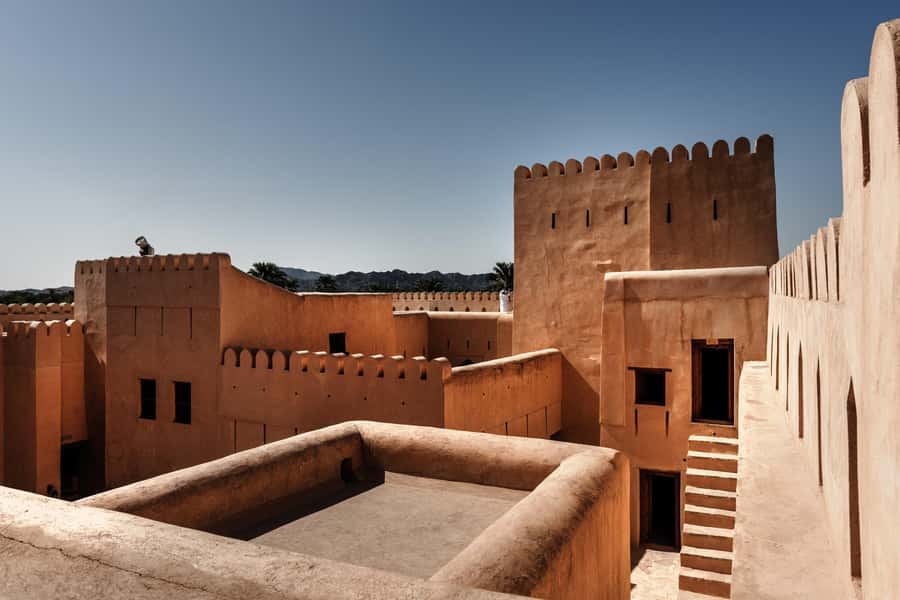 Full-Day Tour in Oman: Enchanting Forts of Nizwa and Jabreen - Jabreen Castle and Oman’s decorative side