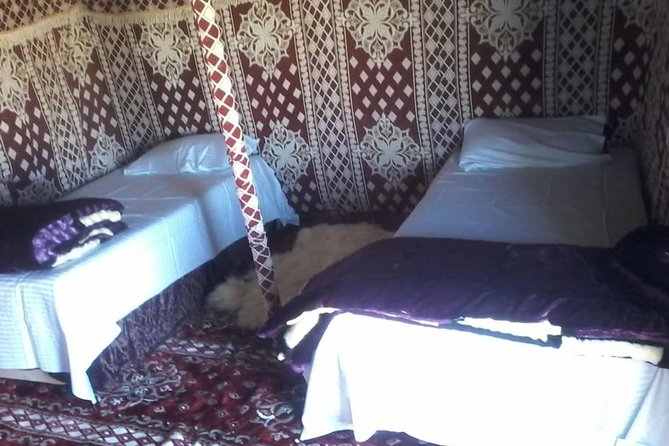 Golden Dunes Getaway: Overnight Safari in Salalah’s Empty Quarter - Sunrise, breakfast, and the road back