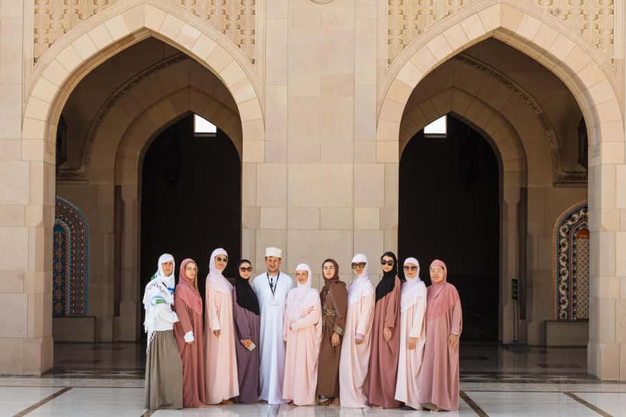 Guided Walking Tour of Sultan Qaboos Grand Mosque in Muscat - The main prayer hall and its giant carpet