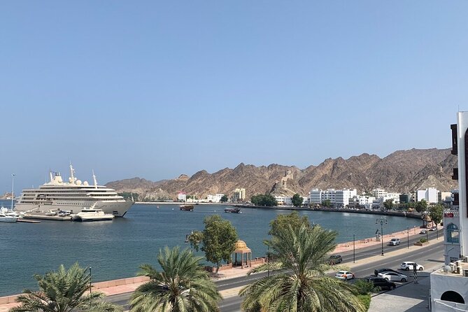 Half-Day Private Guided Muscat City Sightseeing Tour - Qurum Beach, bread with honey, and karak tea