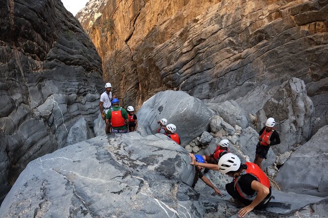 Half Day - Snake Canyon Adventure Tour in Jebel Shams - A local welcome and the village setting