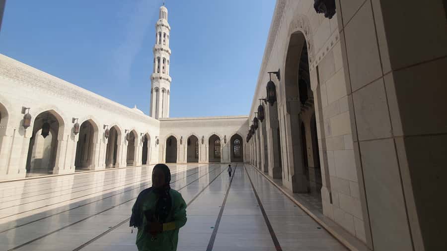 Highlights of Muscat city tour in private car with guide - Starting with the Sultan Qaboos Grand Mosque
