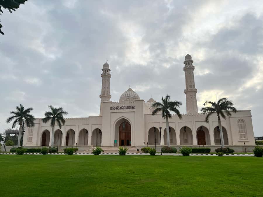 Historical Salalah City Tour with Culture, Food & Shopping - Frankincense and perfumes at Haffa Souq