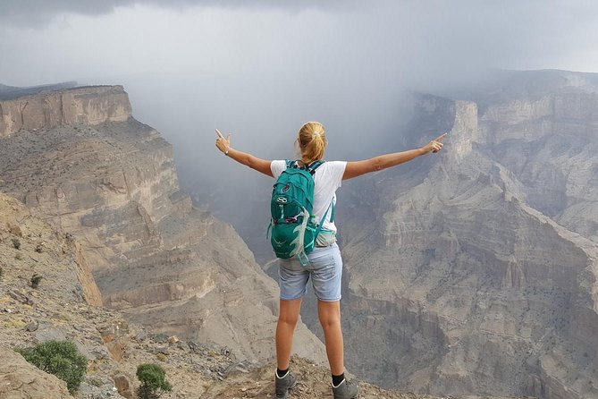 Jabl Shams with Nizwa for tours and sightseeing - Jebel Shams and the views above Wadi Nakhr