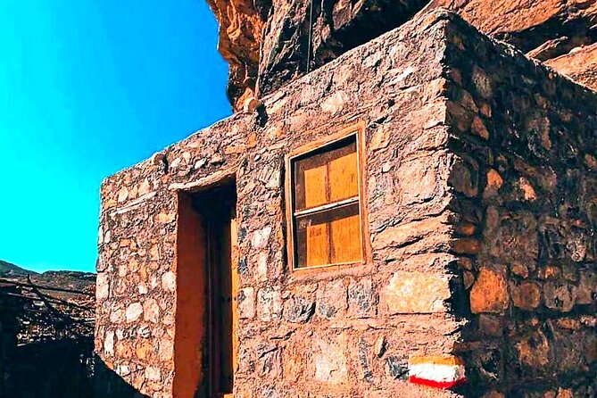 Jebel Akhdar Al Suwjara - Birkat Al Mouz Ruins - Private Full Day Tour - Guides, weather, and the pace of the day