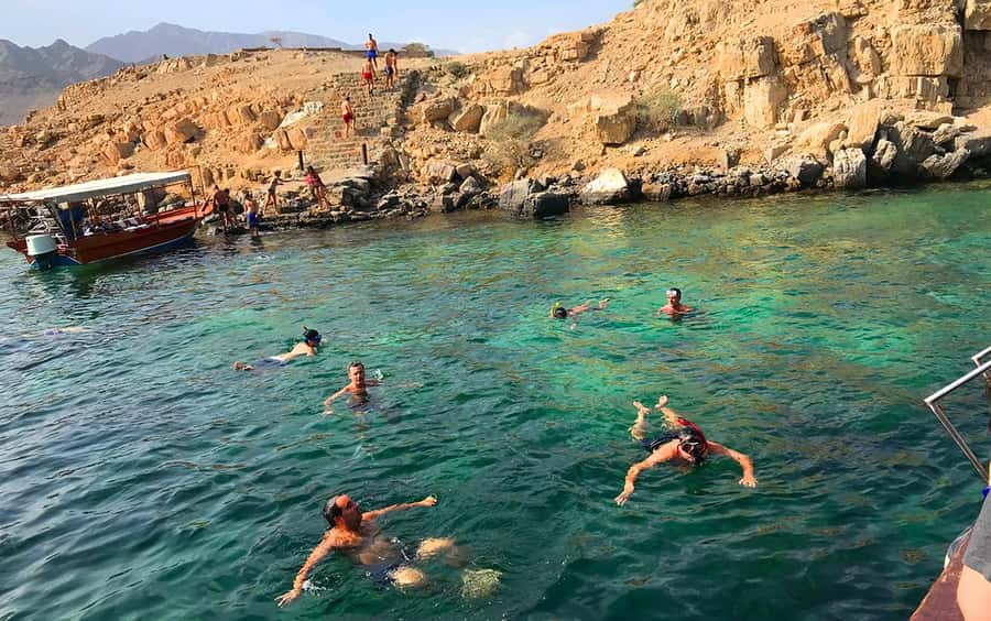 Musandam/Khasab: Overnight Dhow Cruise with Camping and BBQ - Seafood lunch, afternoon rest, and hand-line fishing