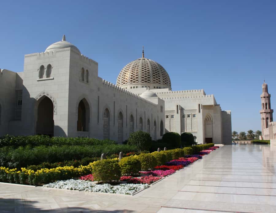 Muscat: Budget Friendly City Tour - The Sultan Qaboos Grand Mosque deserves your attention
