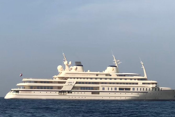 Muscat: City Highlights Experience with Transfer - Bait Al Zubair and Omani objects on display