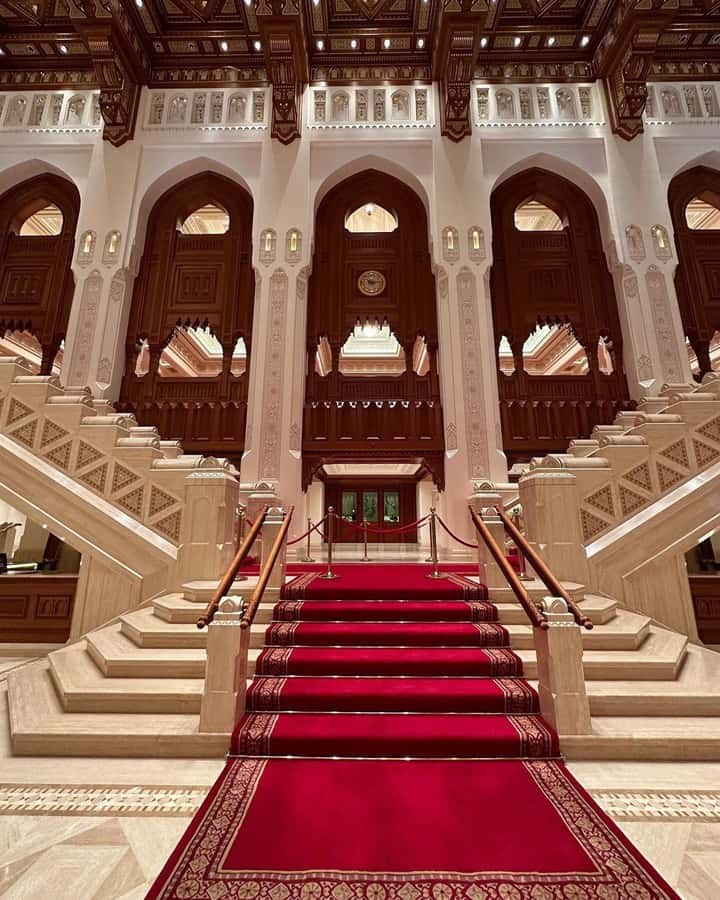 Muscat City Tour and life with Omani Guy ( luxury car). - Starting with Muscat’s Grand Mosque