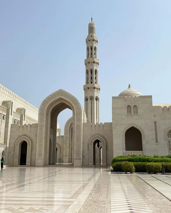 Muscat City Tour and life with Omani Guy ( luxury car). - A short pause at Al-Qurm Beach