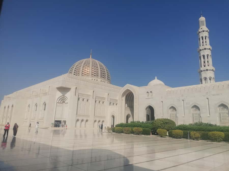 Muscat City Tour: Discover Oman's Capital in Half a Day - Sultan Qaboos Grand Mosque: the essential first stop