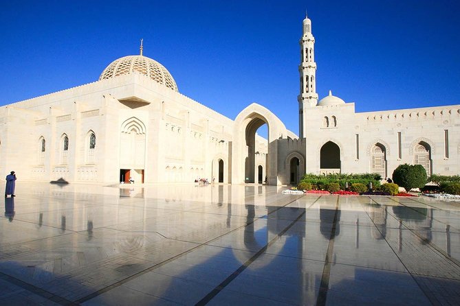 Muscat City Tour frensh or Italien Guide - Starting at Sultan Qaboos Grand Mosque