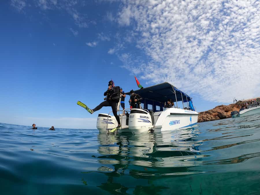 Muscat: Daymaniyat Island Scuba Dive 2 locations + BBQ Lunch - Checking in at Al Mouj Marina