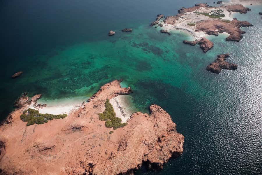 Muscat: Daymaniyat Islands Private Boat Tour with Snorkeling - Turtle Bay and the first snorkeling session