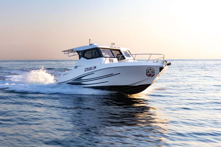 Muscat: Daymaniyat Islands Private Boat Tour with Snorkeling - Picnic lunch on the islands