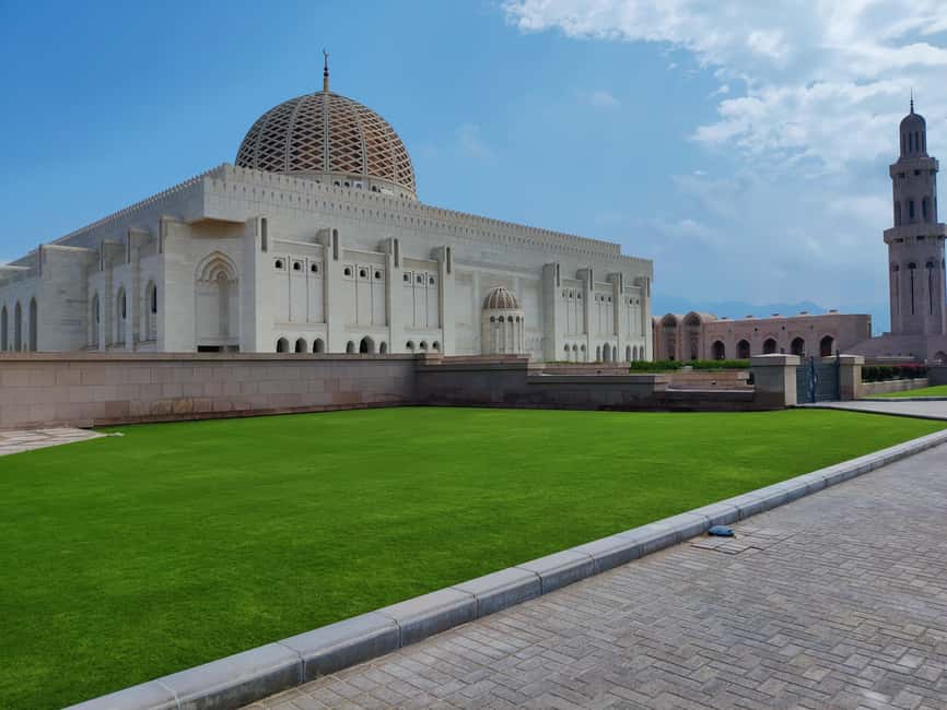 Muscat: Full-Day Private City Tour by luxury Car with Guide - A private route through Muscat