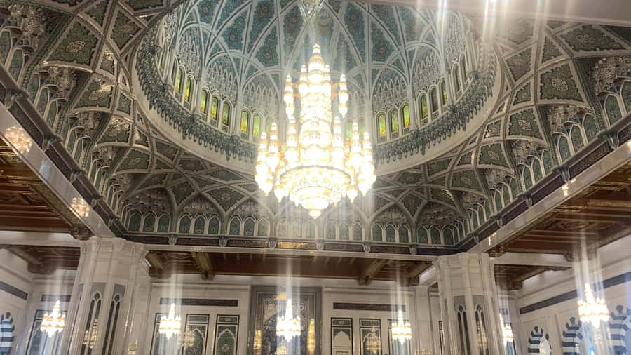 Muscat: Group City Tour with Pickup and Lunch or Dinner - The fish market and a meal with local flavor