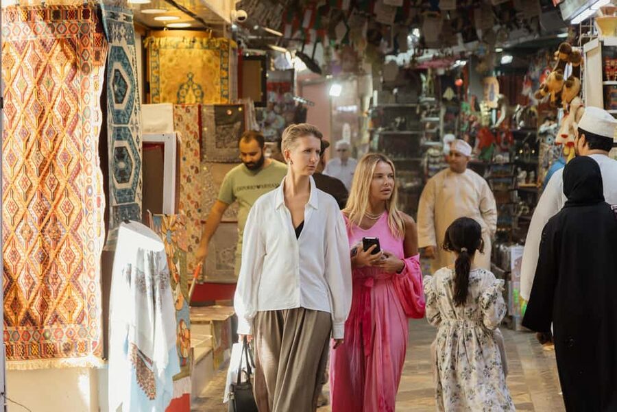 Muscat: Guided Walking Tour of Corniche, Souq & Mutrah Fort - Climbing to Mutrah Fort