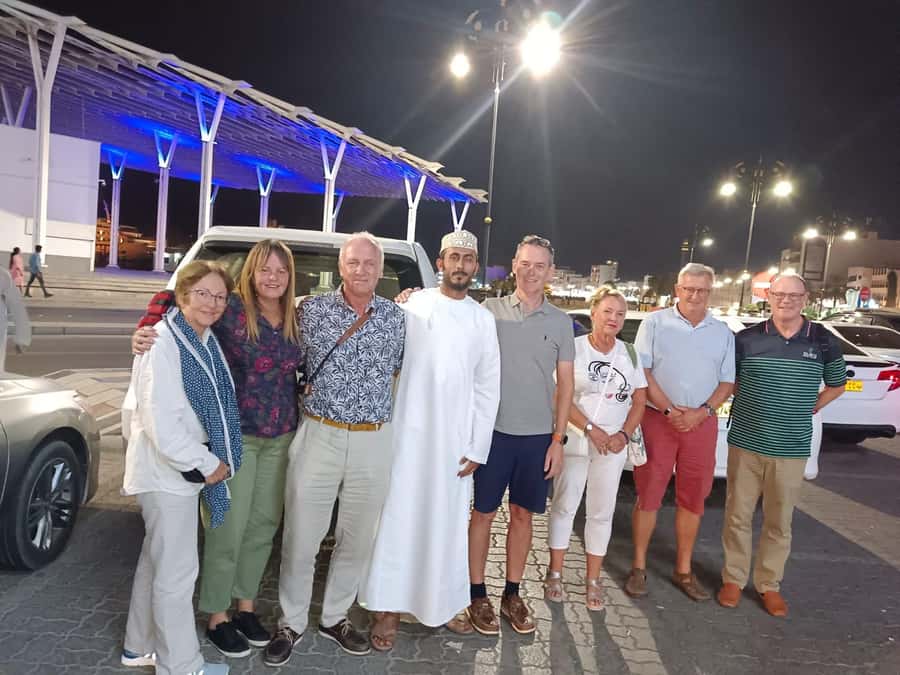Muscat: Night Tour 4 Hours - The guide, group size, and tour style