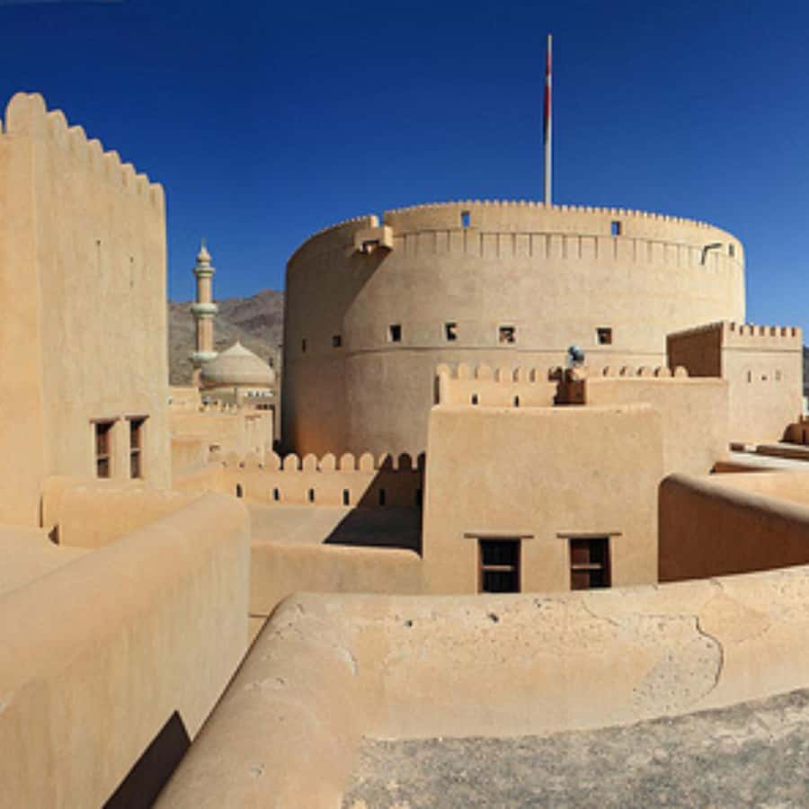 Muscat: Nizwa and Jabal Shams- Full Day Tour - Nizwa Fort and its broad views