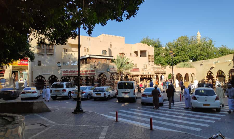 Muscat: Nizwa and Jabal Shams- Full Day Tour - Lunch and the human side of the day