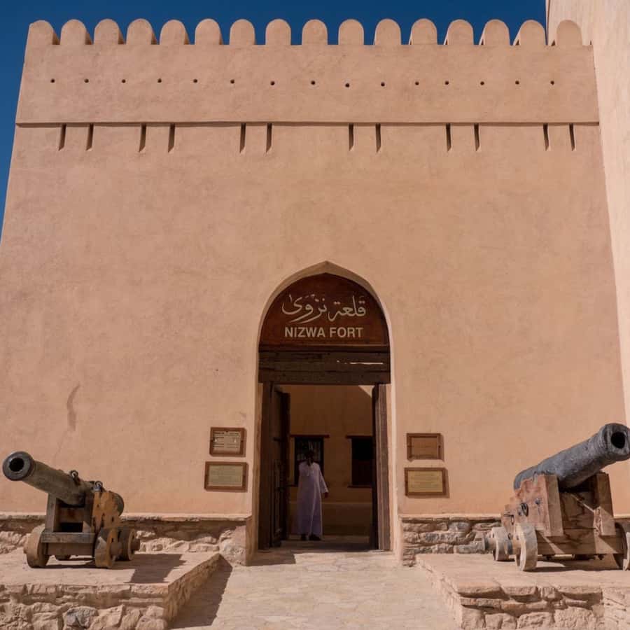 Muscat: Nizwa and Jabal Shams- Full Day Tour - Guides, group size, and the feel of the ride