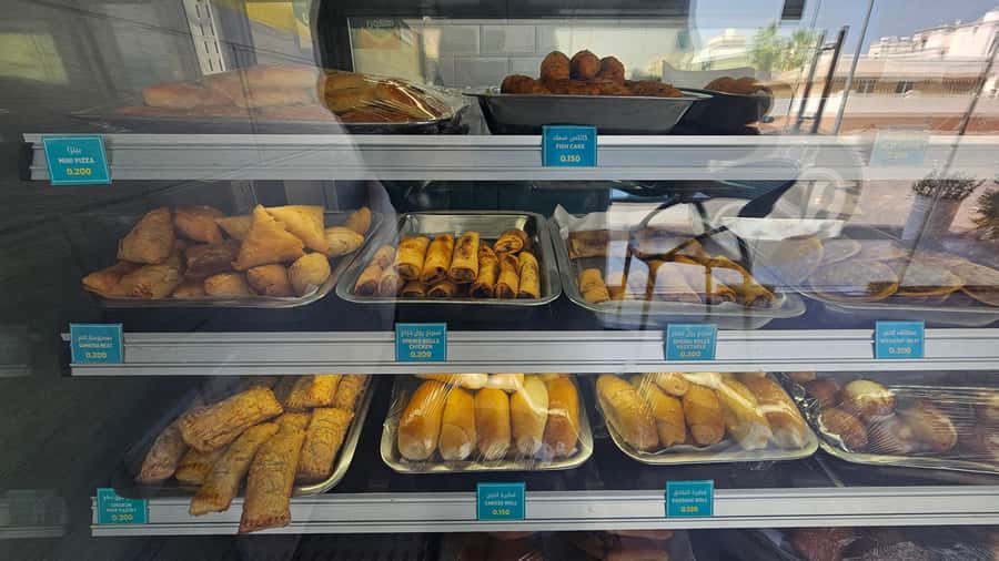 Muscat: Omani Food Tour with Shuwa & Halwa - Omani bread lets you choose your own flavor