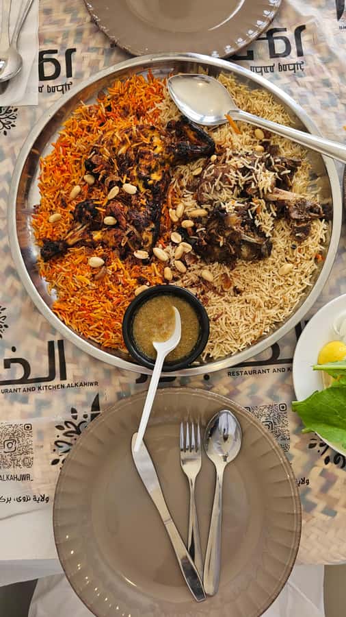 Muscat: Omani Food Tour with Shuwa & Halwa - Ginger tea and karak bring the group together