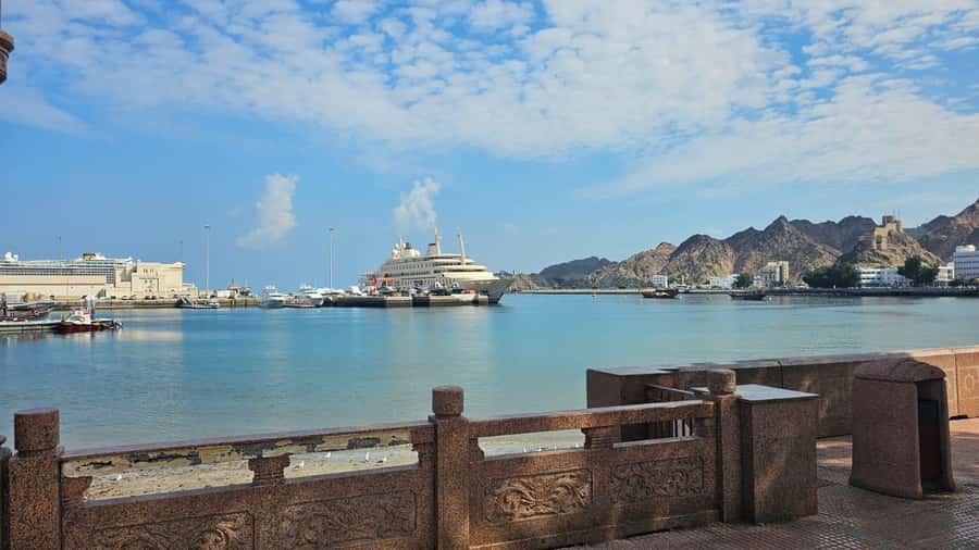 Muscat: Private City Guided Tour - One hour in Muttrah Souq