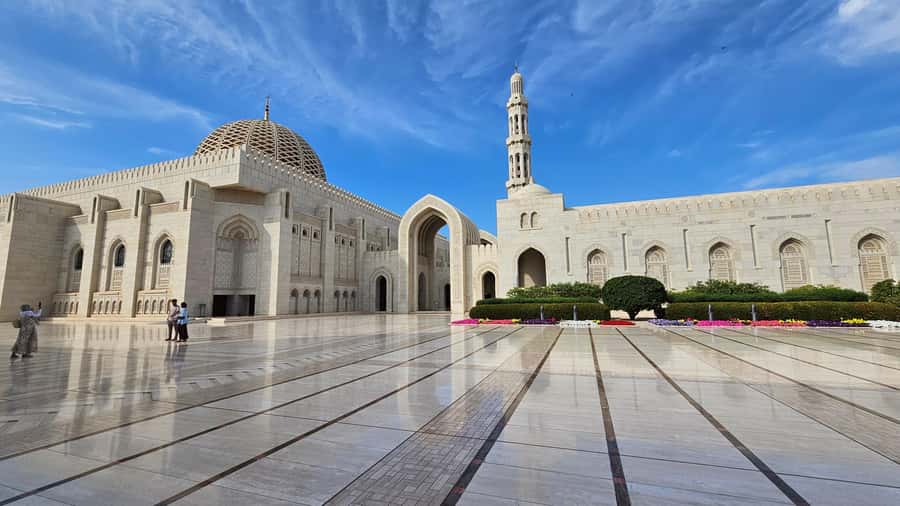 Muscat: Private City Guided Tour - Omani bread and karak tea at a local cafe
